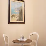 Domus Deorum Bed and Breakfast Νάπολη