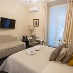 Domus Deorum Bed and Breakfast Νάπολη