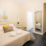 Domus Deorum Bed and Breakfast Νάπολη