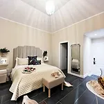 Domus Deorum Bed and Breakfast