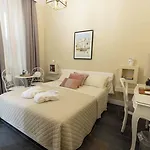 Domus Deorum Bed and Breakfast Νάπολη