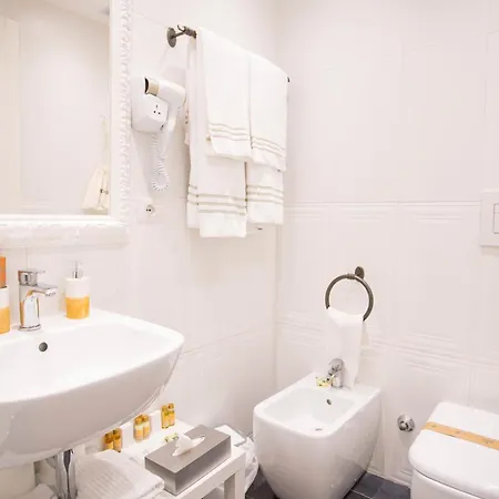 Domus Deorum 4* نابولي