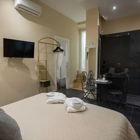 Domus Deorum 4* نابولي