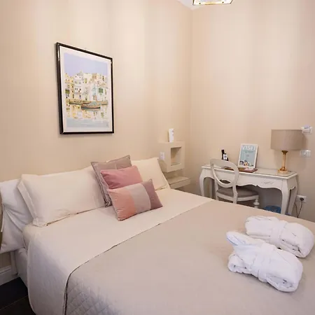 Bed & Breakfast Domus Deorum Napels