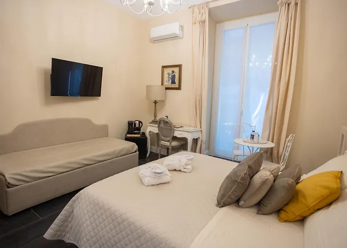 Domus Deorum Alojamento de Acomodação e Pequeno-almoço Nápoles